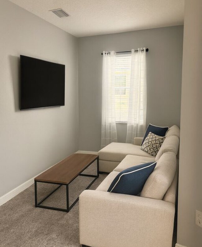 Building Photo - 531 Hedgewood Dr