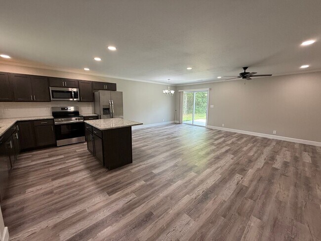 Building Photo - 845 Alley Dr