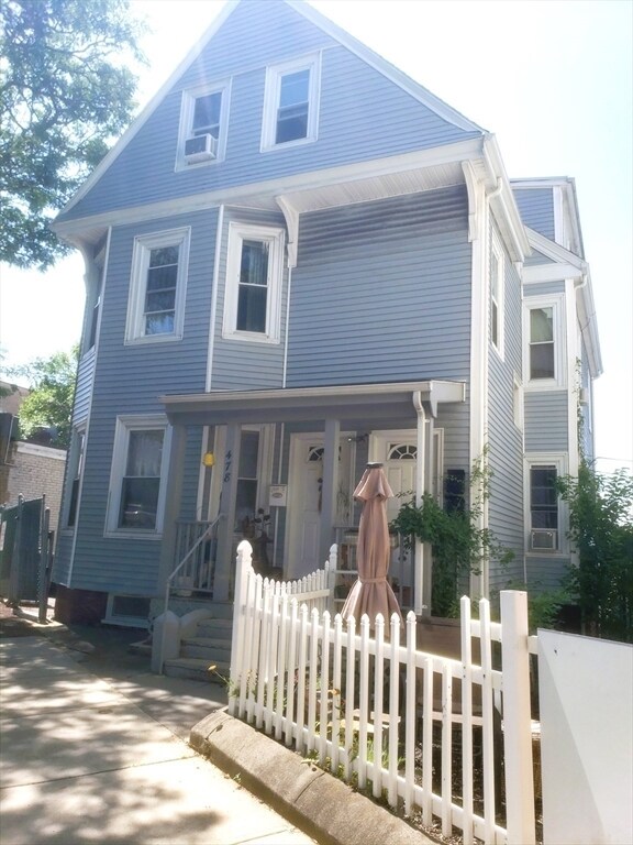 Building Photo - 478 Medford St