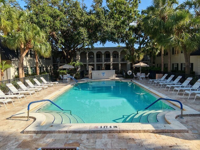 Building Photo - Charming 2-Bedroom Home in an Unbeatable L...