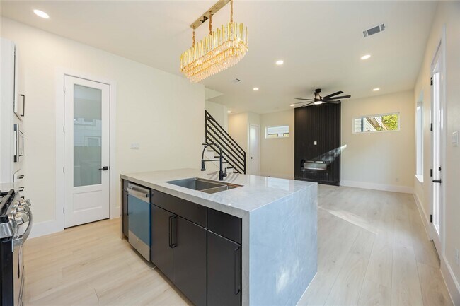 Building Photo - 7127 England St