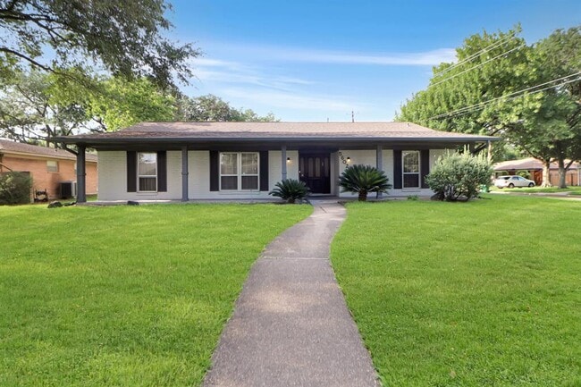 Building Photo - 5602 Sylmar Rd