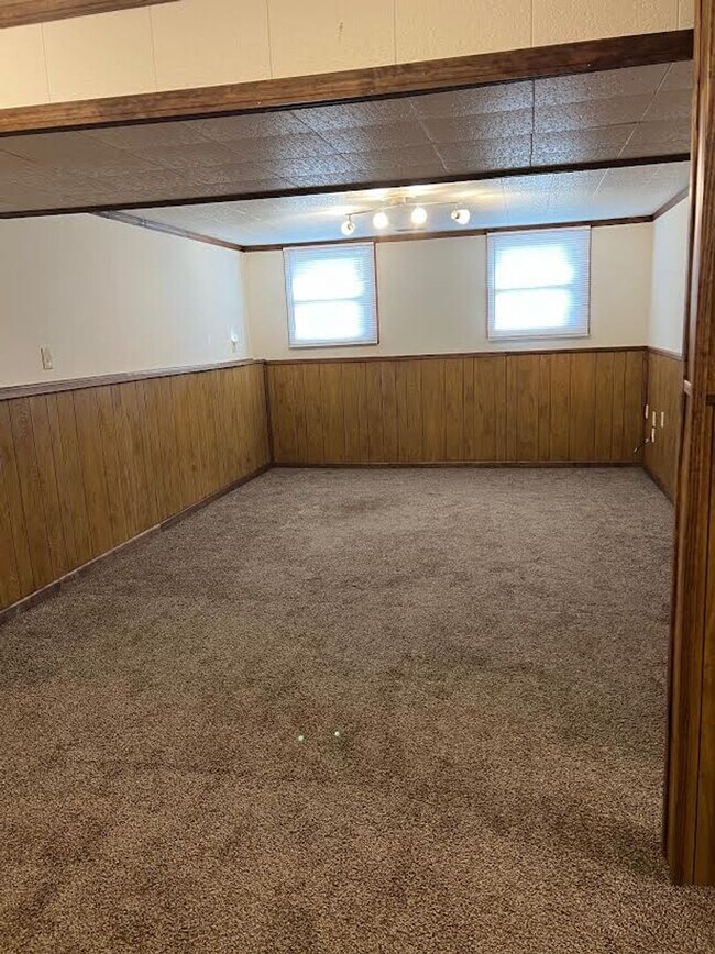 Building Photo - 219 W Market St