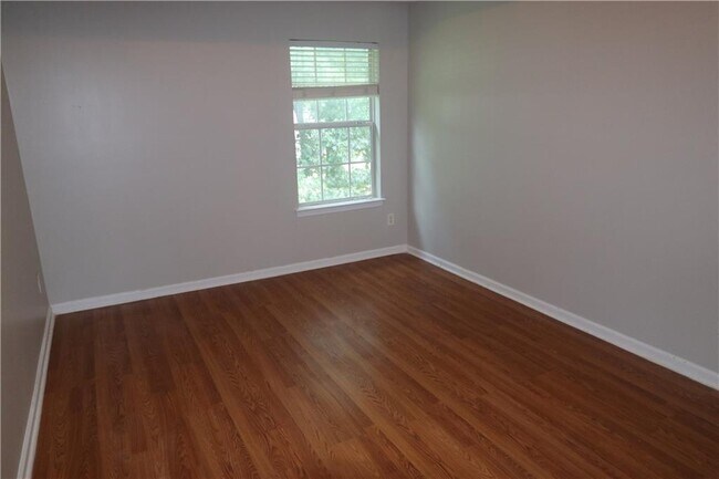 Building Photo - 156 Shadowhill Ln SW