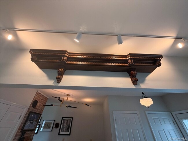 Building Photo - 81 S Mesier Ave