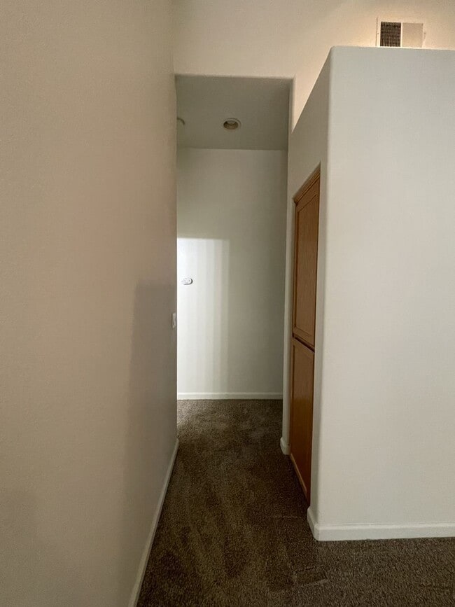 Building Photo - Spacious and Airy Rocklin Home! New Flooring!