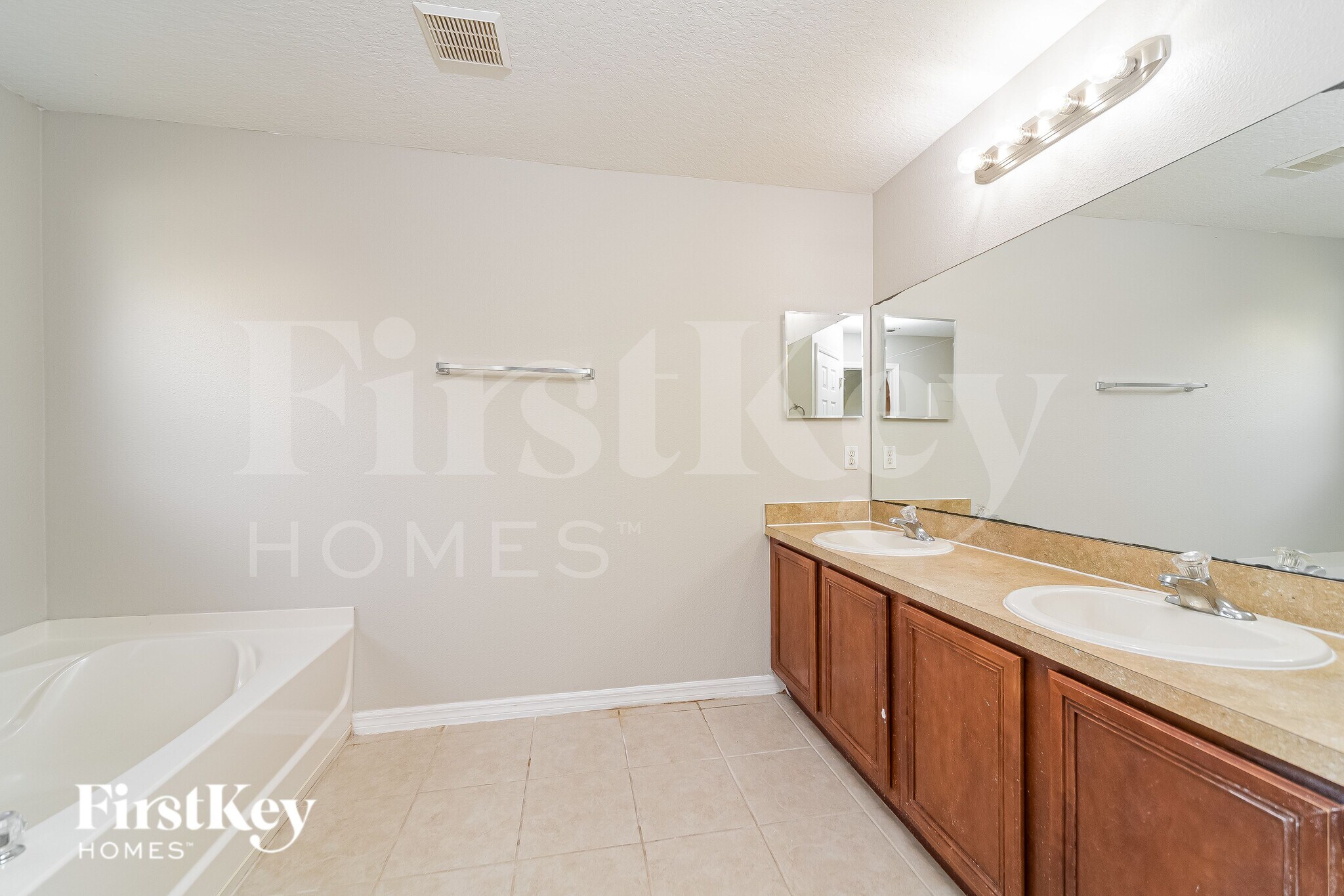 Building Photo - 15346 Perdido Dr