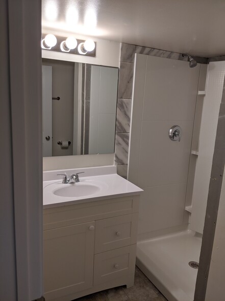 Building Photo - 6120 Strathmore Ln