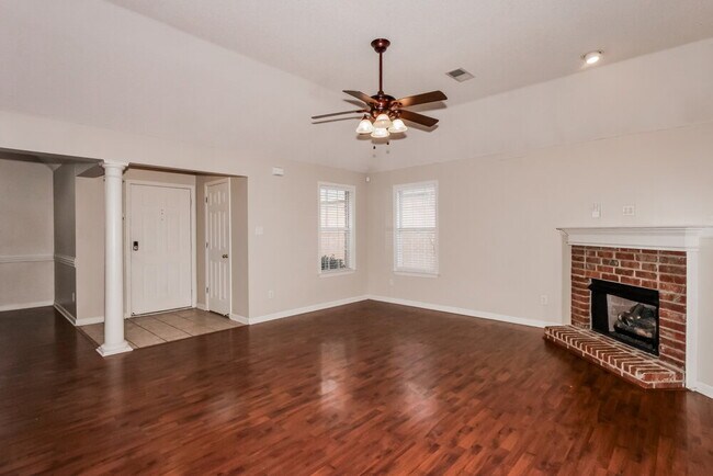 Building Photo - 10255 Green Moss Dr S