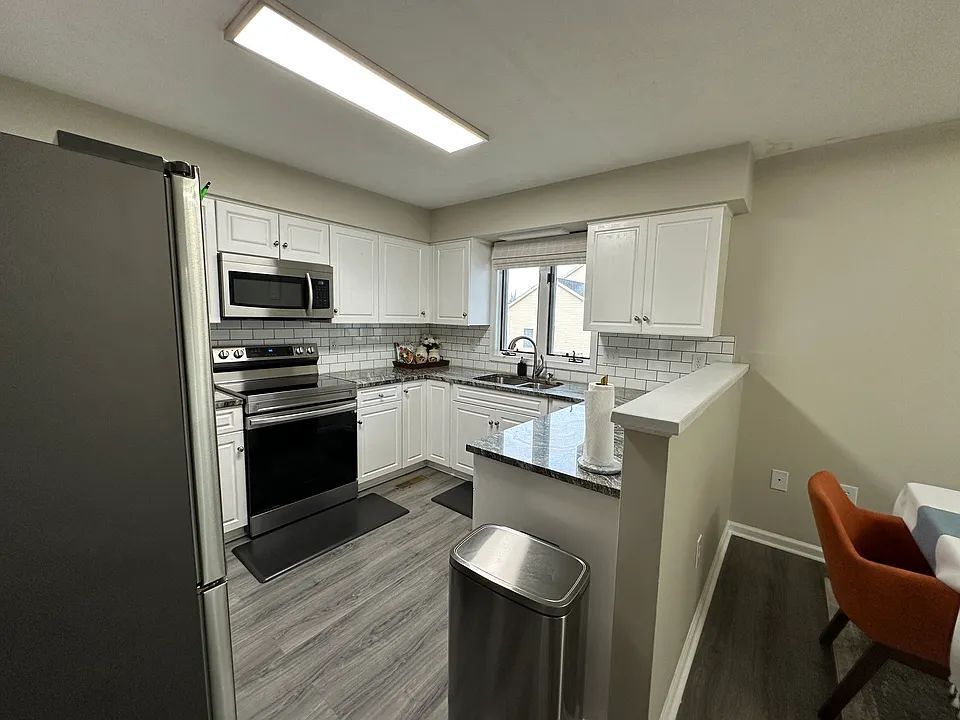 Building Photo - 2013 Mosley St