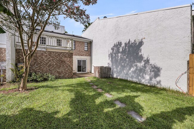 Building Photo - 2 Bedroom, 2.5 Bath Home with Flex Room on...