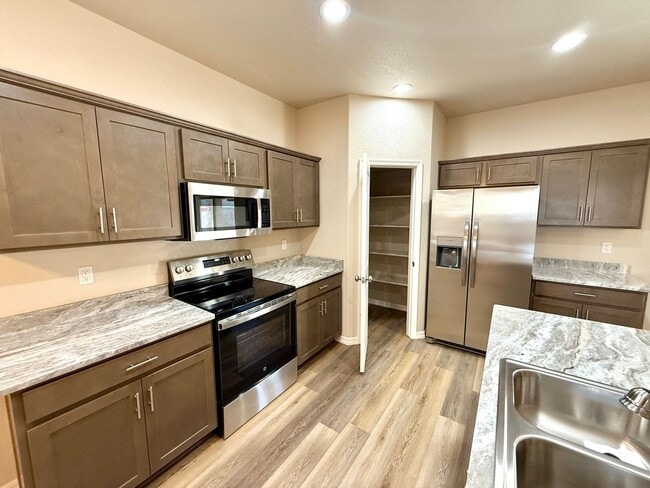 Building Photo - 3774 Meadowbrook Ln