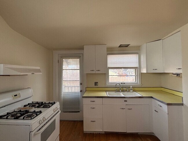 Building Photo - 2 BR/1 BA Single-Family Home in the Mac-Groveland Neighborhood!