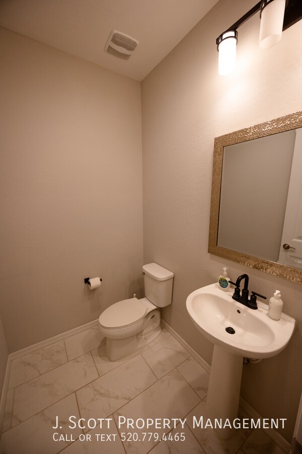 Building Photo - 5839 N 88th Ln