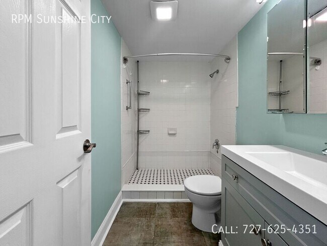 Building Photo - 1106 Pass a Grille Way