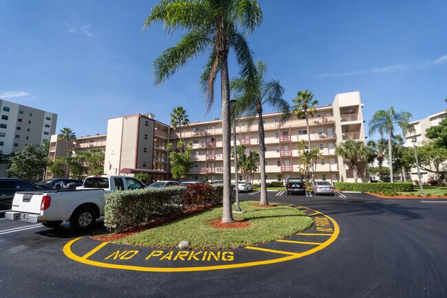 Building Photo - 2108 S Cypress Bend Dr