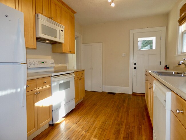 Building Photo - 1920s Craftsman Bungalow in Norwood Park -...