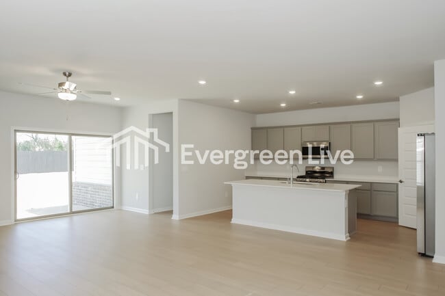 Building Photo - 14665 Mountain Strm Dr