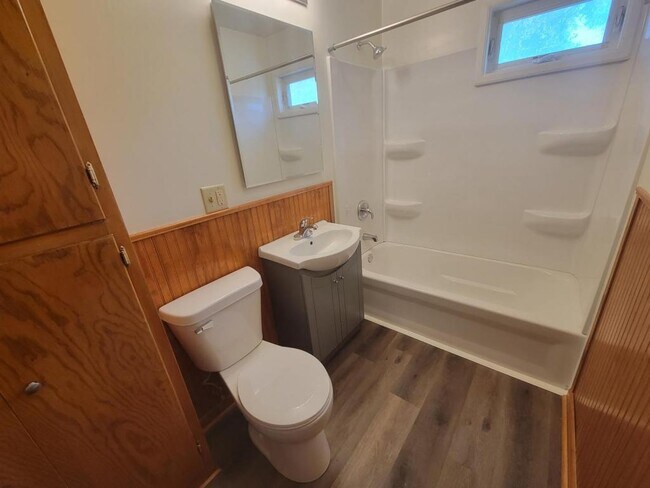 Building Photo - 1151 Elba Ave