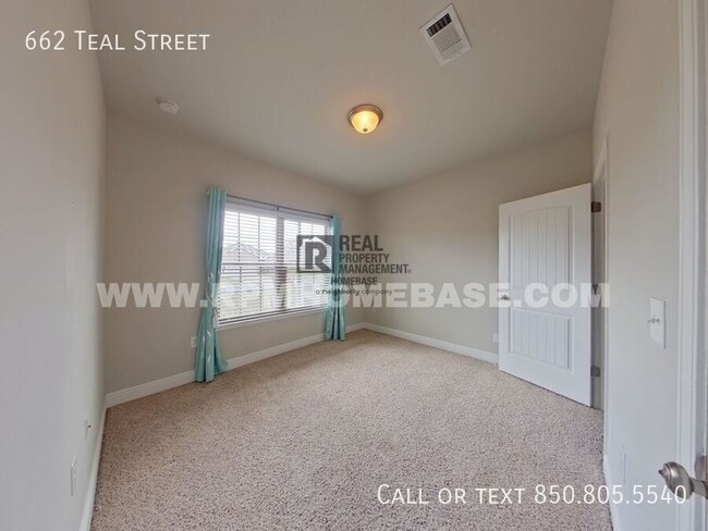 Building Photo - 662 Teal St