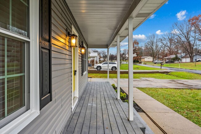 Building Photo - 215 Darrell Dr