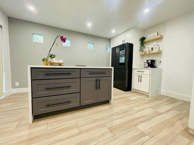 Building Photo - 4231 NW 1st Dr