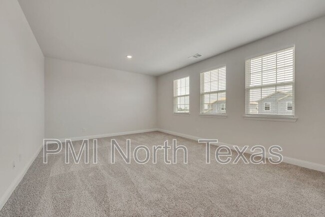 Building Photo - 3014 Isla Ter