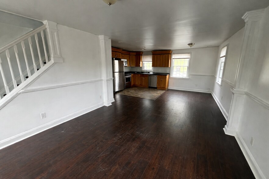 Building Photo - 314 3rd St