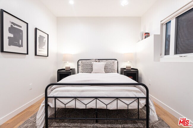 Building Photo - 1946-1944 Preston Ave