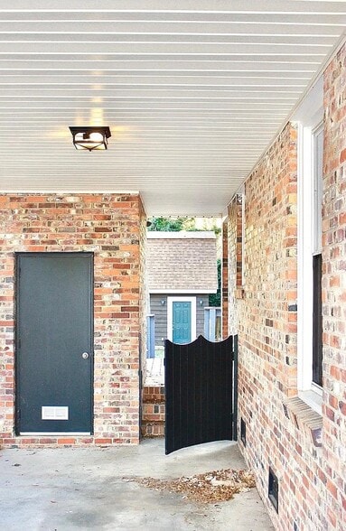 Building Photo - 4920 Unaka Ave