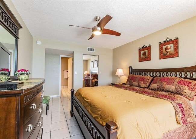 Building Photo - 5701 Bahia Del Mar Cir N