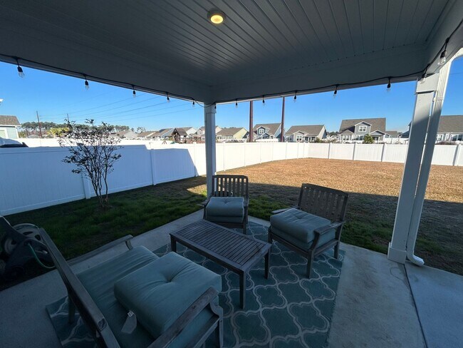 Building Photo - 585 Oyster Dr