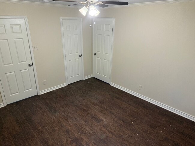 Building Photo - 2/1 plus an office