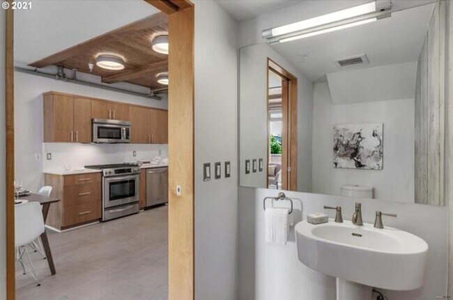 Building Photo - Urban Retreat in the Heart of Mississippi w/ Reserved Parking – 2bd/1.bath Upscale Condo