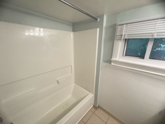 Building Photo - Charming Two-Bedroom Home Awaits!