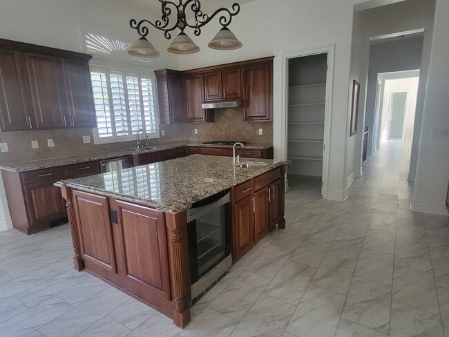 Building Photo - Captivating 5bd 4.5 bth in chandler