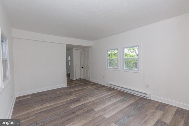 Primary Photo - 30 Laurel Hill Ln