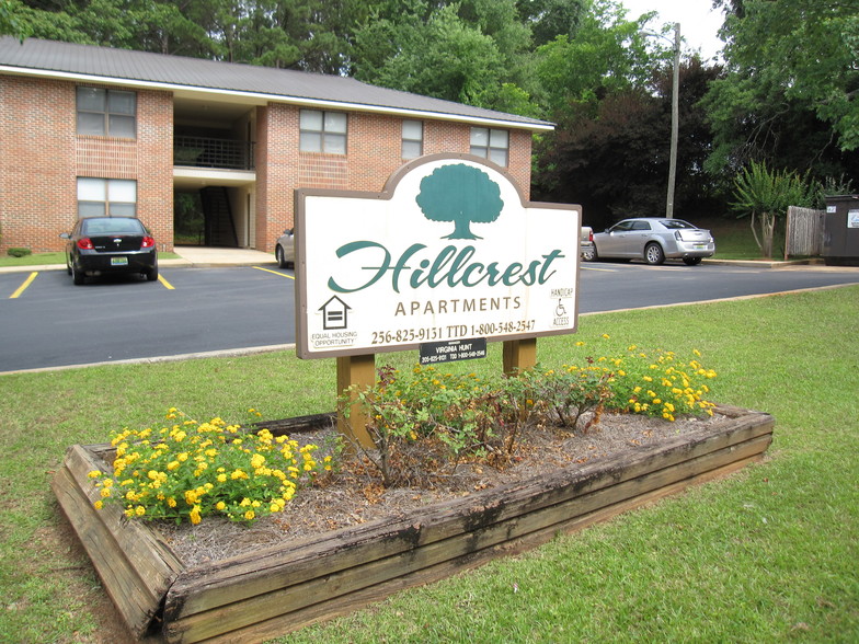 Primary Photo - Hillcrest Apartments