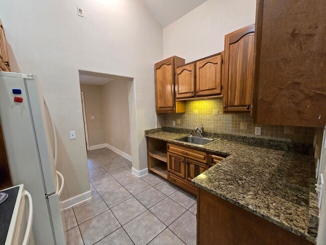 Building Photo - Charming 2-bedroom, 2-bathroom home