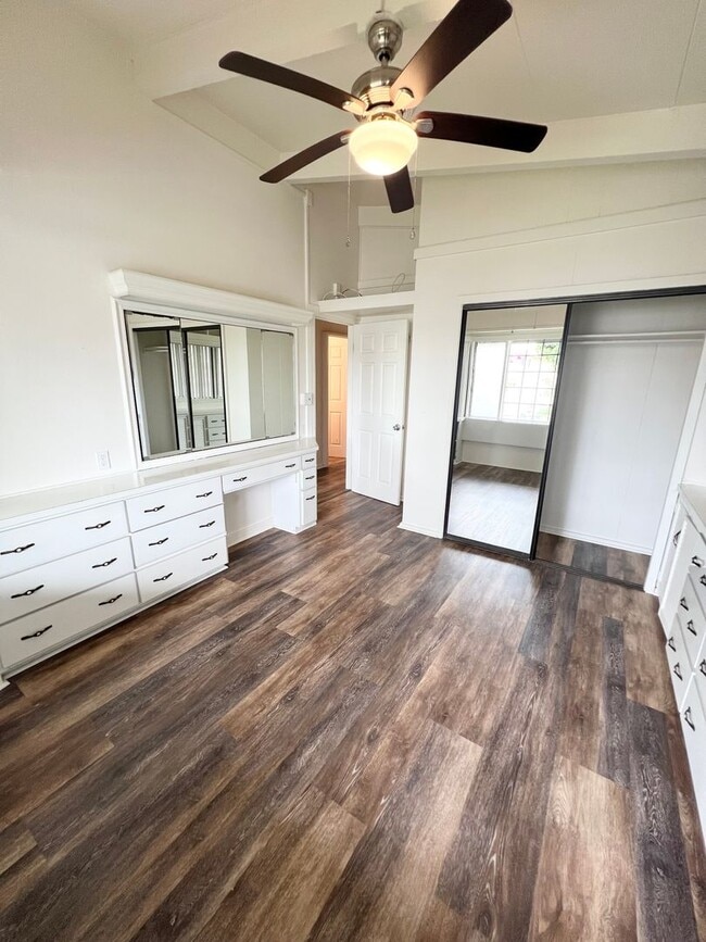 Building Photo - ALL UTILITIES INCLUDED! 4 bed, 1 bathroom ...