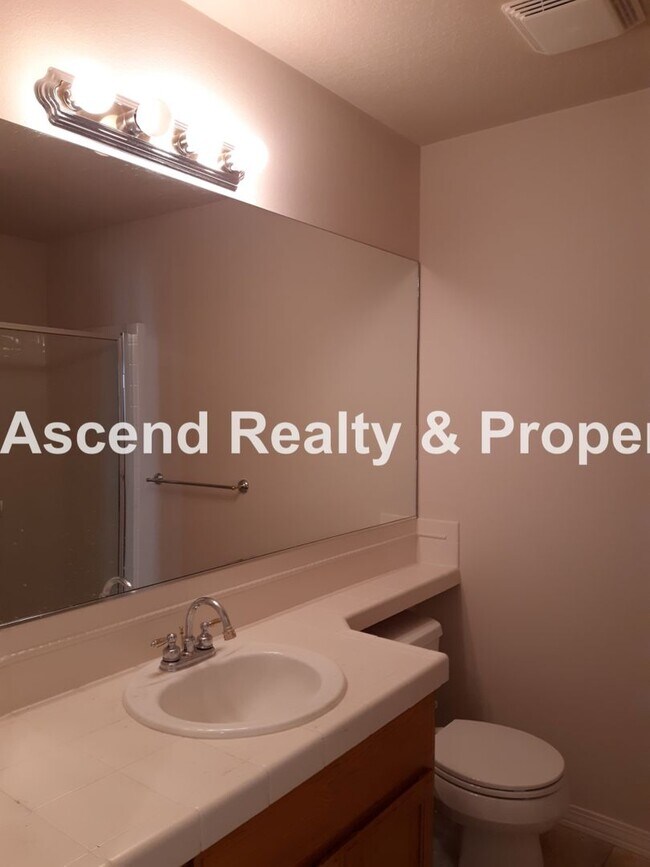 Building Photo - Lower Price! Available Now 4 Bed w/Bed & Full Bath on Main, Solar Panels, Yard Care Included