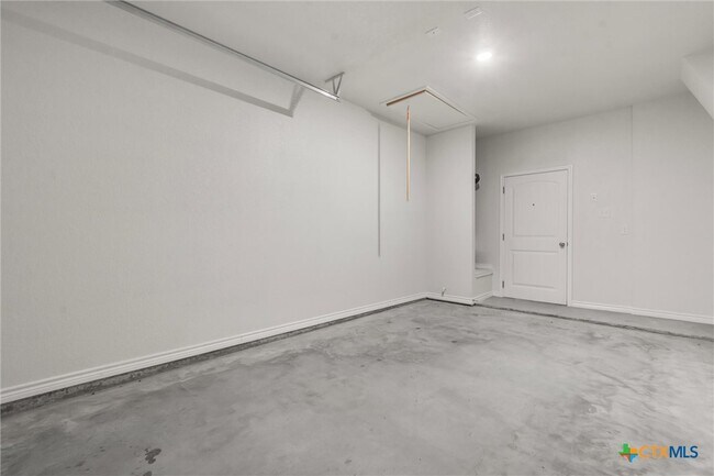 Building Photo - 1118 A Zora Dr