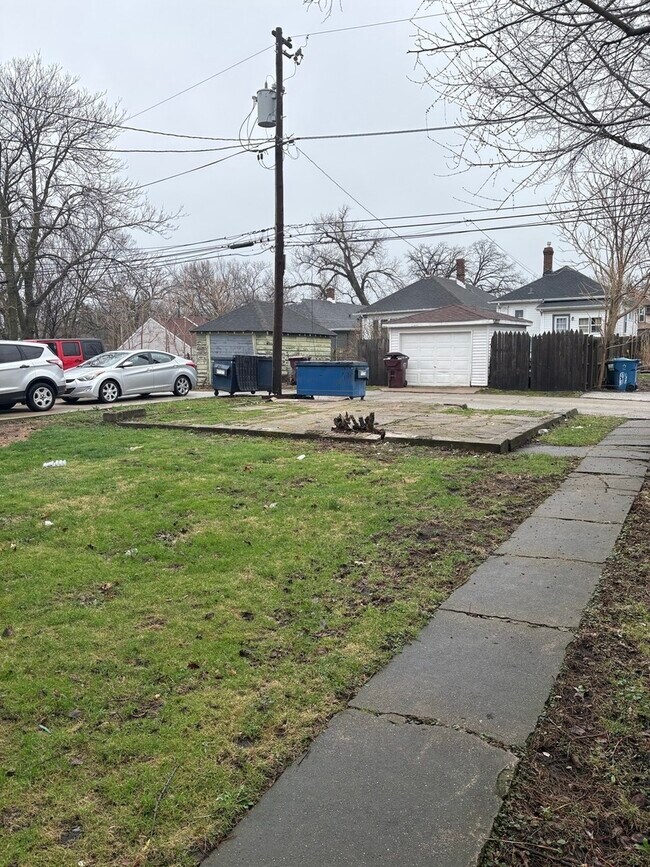 Building Photo - 83 W 15th St