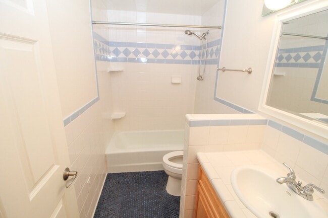 Building Photo - Charming updated 3-Bed/1-Bath Rambler on q...