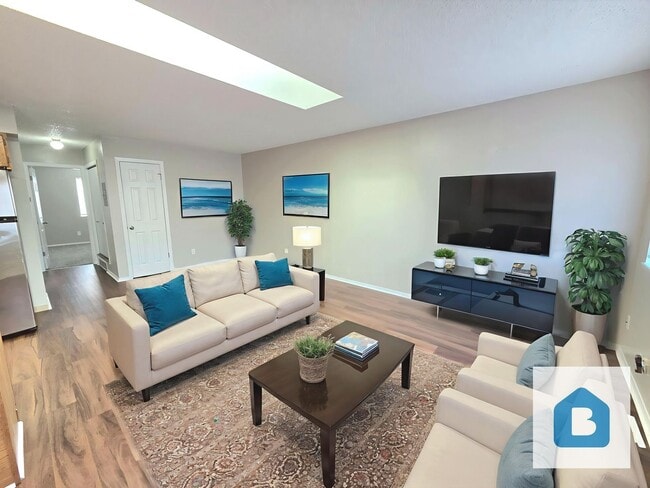 Building Photo - Large 2 Bedroom Apartment with Peak Views!