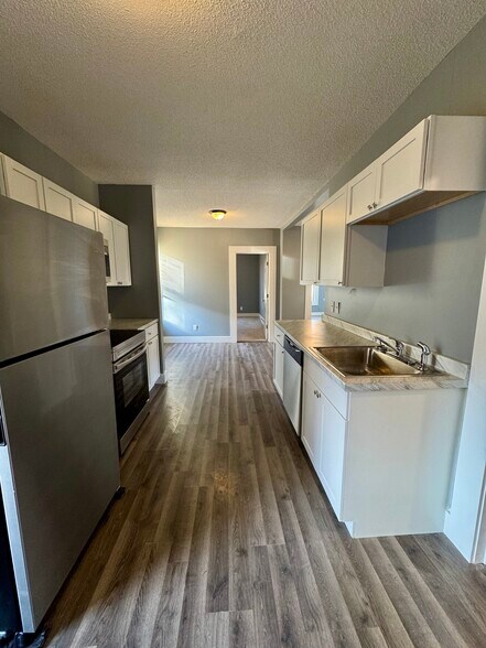 Building Photo - 627 N Division St