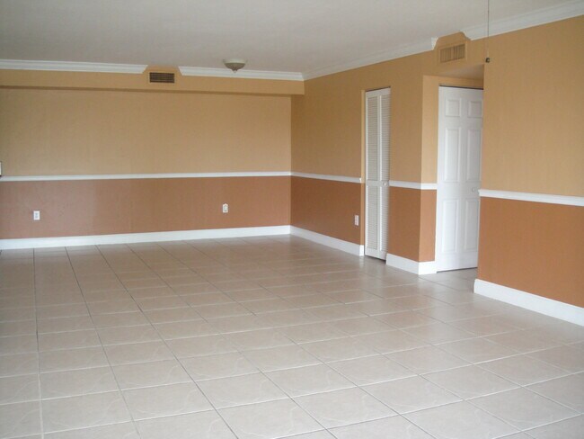 Dining/Living Room2 - 9405 SW 76th St