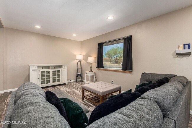 Building Photo - Charming 3bed/2 bath home located in the heart of Tucson, just minutes from the University of Ari...
