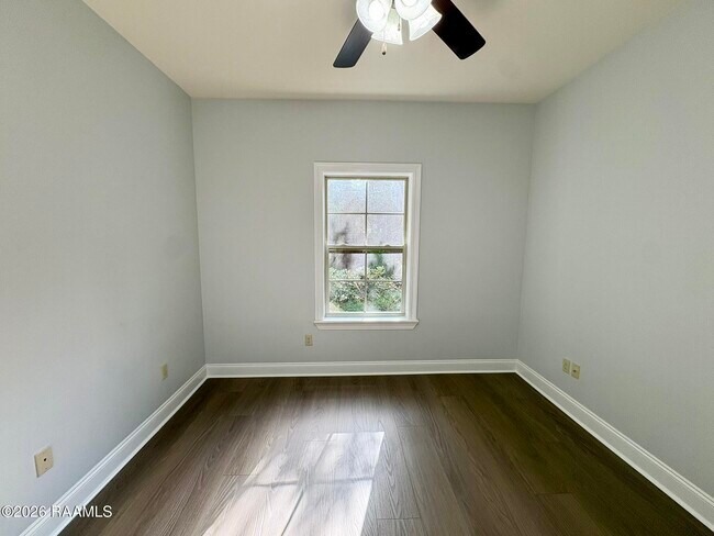 Building Photo - 120 Mirada Ln