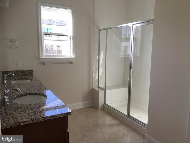 Building Photo - 22591 Amendola Terrace